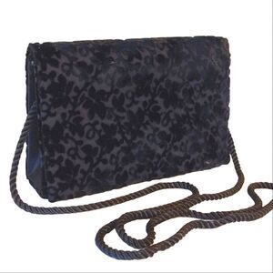Vntg Jaqueline Ferrar Black Floal Velvet Silk Lined Clutch With Cord Strap